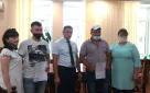 Глава района Михаил Журкин вручил молодым семьям Северного района жилищные сертификаты